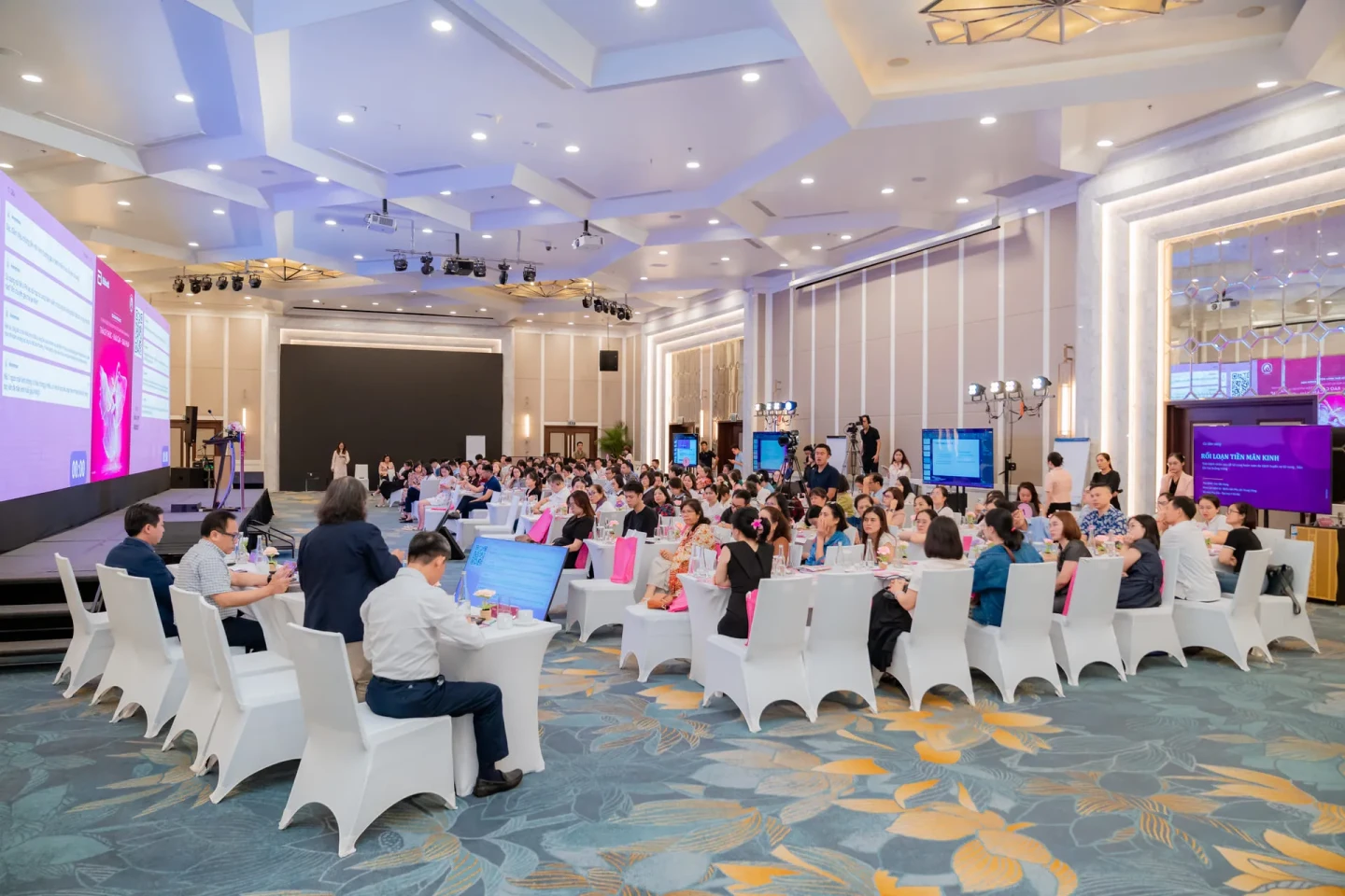Nghi thức khai mạc sự kiện y tế