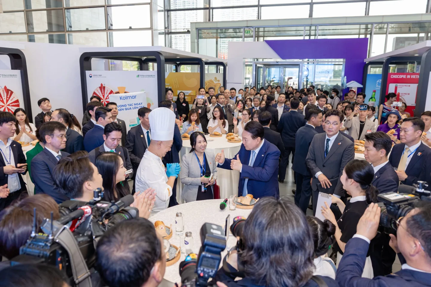 Góc chụp khách VIP và lãnh đạo tham quan gian hàng