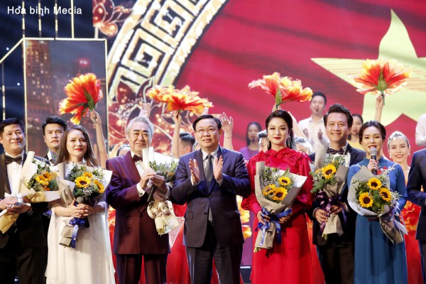 Chương trình nghệ thuật Vinh Quang Tổ Quốc 