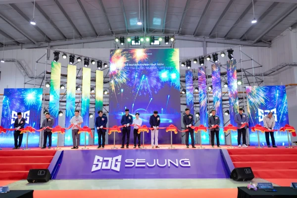 Chụp ảnh khánh thành nhà máy SJG Sejung