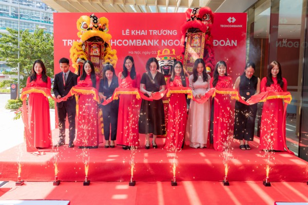 Chụp ảnh sự kiện khai trương chi nhánh Techcombank